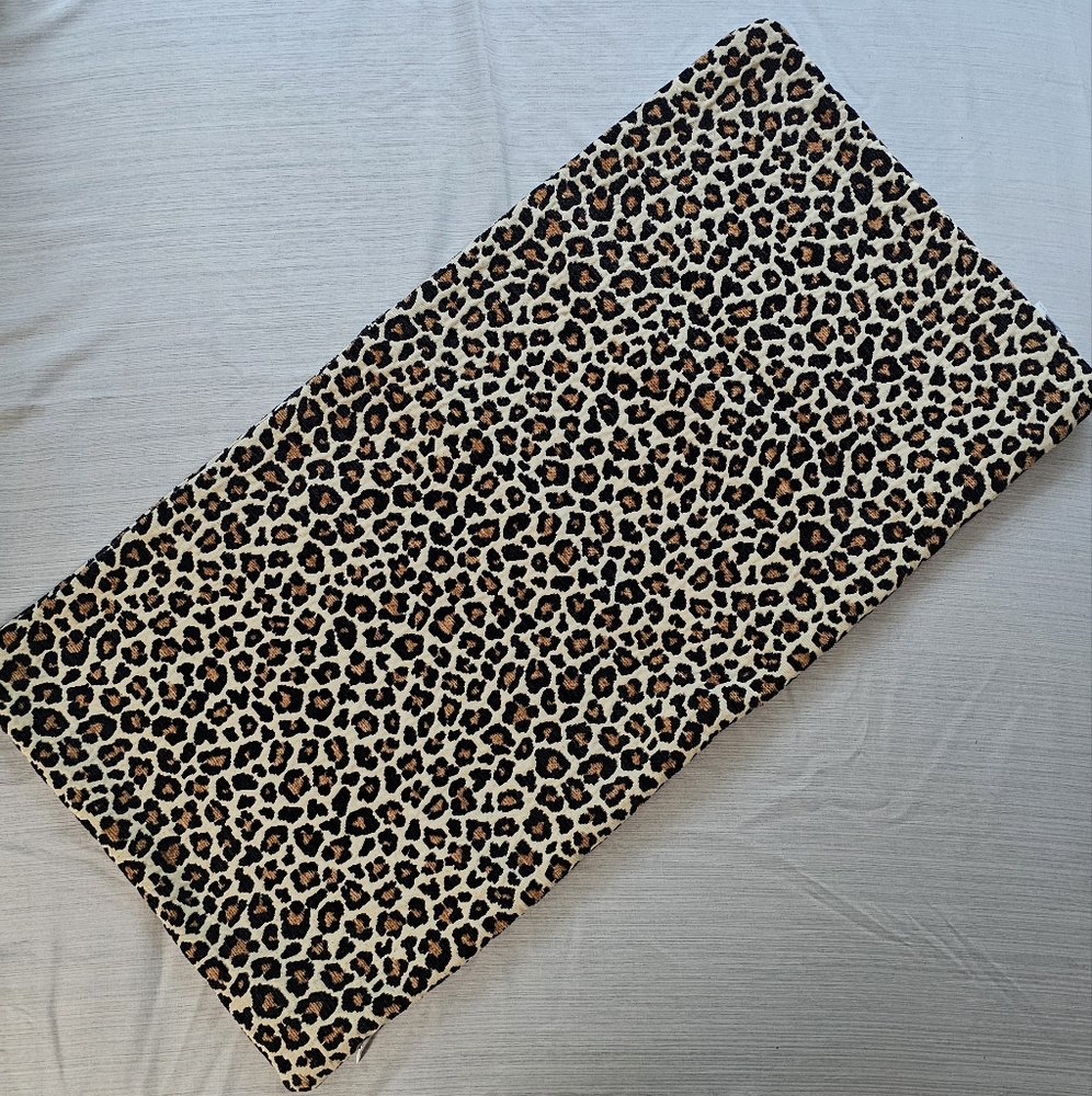 EUC ANIMAL PRINT ACCENT PILLOW CASE